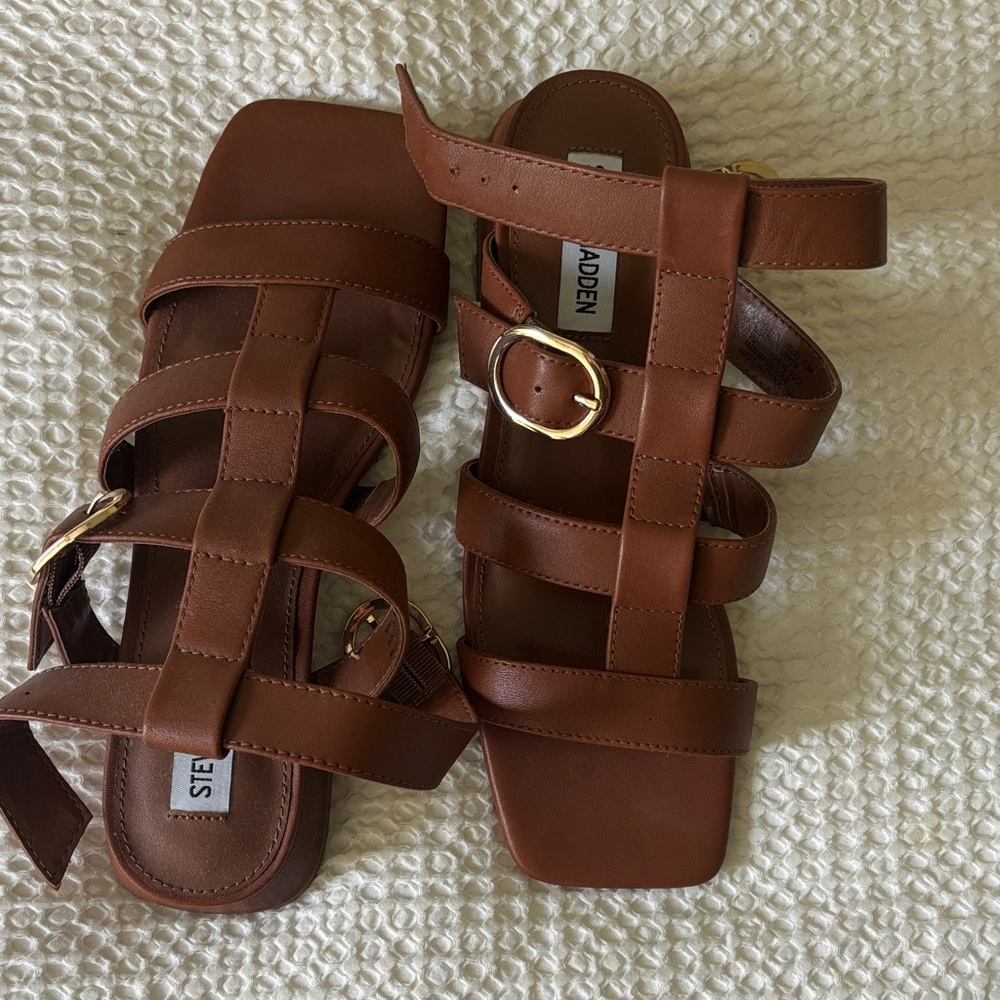 Steve Madden Cognac Brown Strappy Leather Sandals with Gold Buckles ✨never worn✨